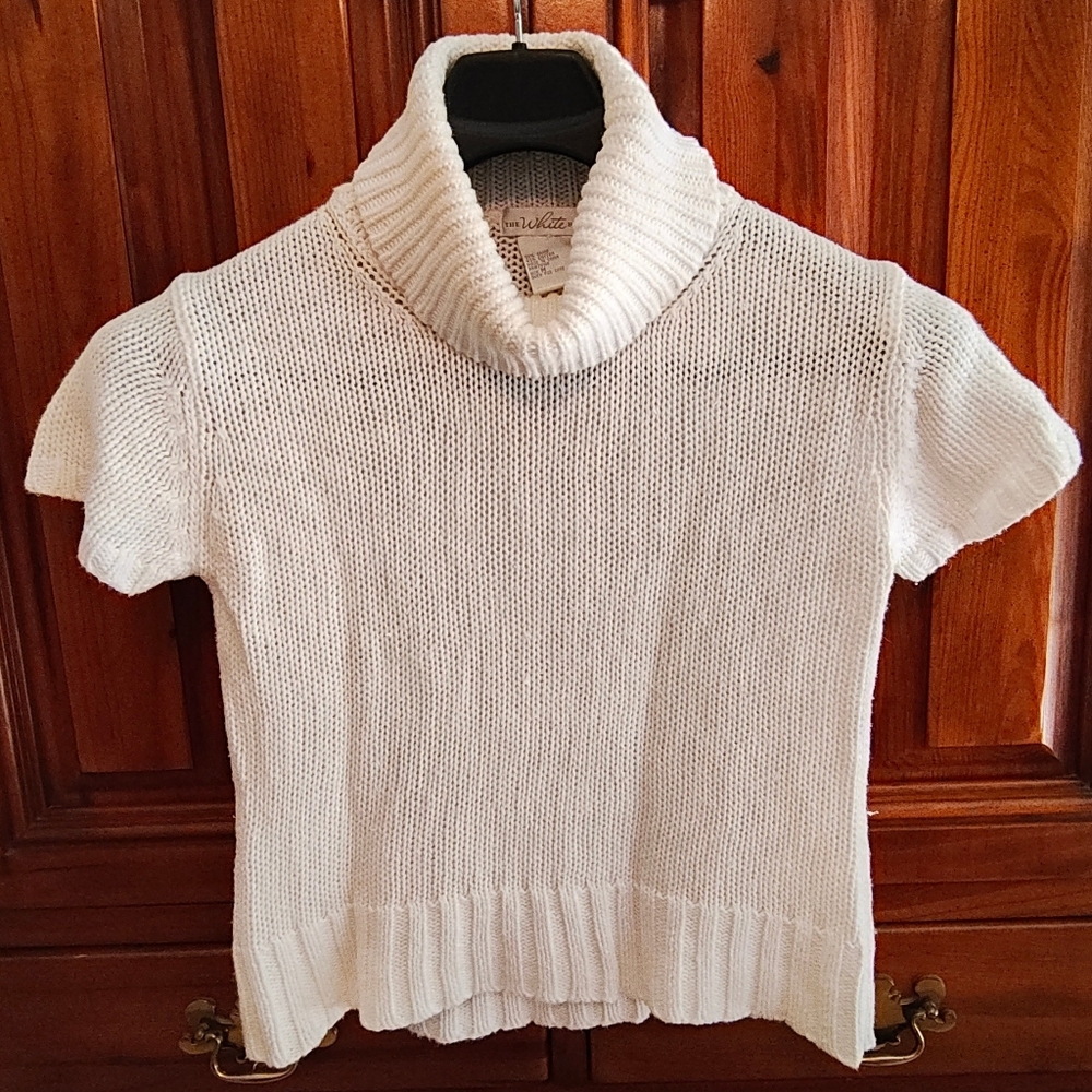 White House Black Market Short Sleeve Turtleneck